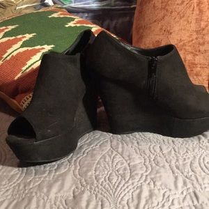 Awesome heels!!! EUC perfect for FALL